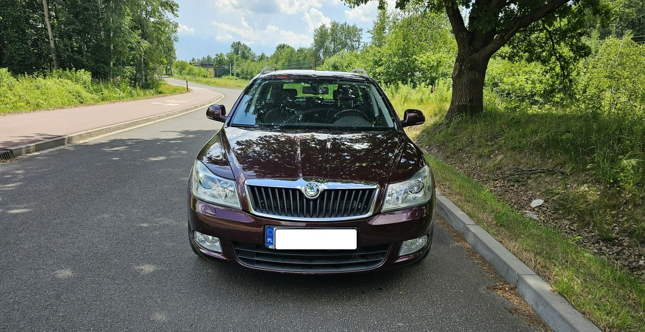 Skoda Octavia II bogate wyposażenie *niski przebieg*FV vat 23%* - Kombi: 2 kép. Skoda Octavia II bogate wyposażenie *niski przebieg*FV vat 23%* - Kombi: 2 kép.