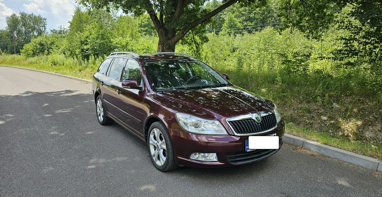 Skoda Octavia II bogate wyposażenie *niski przebieg*FV vat 23%* - Kombi: 3 kép. Skoda Octavia II bogate wyposażenie *niski przebieg*FV vat 23%* - Kombi: 3 kép.