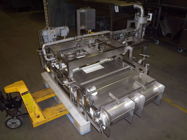 Forming machine for meatrolls - Élelmiszer-feldolgozó gép: 2 kép. Forming machine for meatrolls - Élelmiszer-feldolgozó gép: 2 kép.
