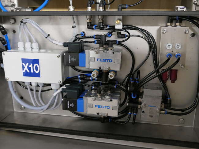 GEA paper interleaver PPI400 - Élelmiszer-feldolgozó gép: 3 kép. GEA paper interleaver PPI400 - Élelmiszer-feldolgozó gép: 3 kép.