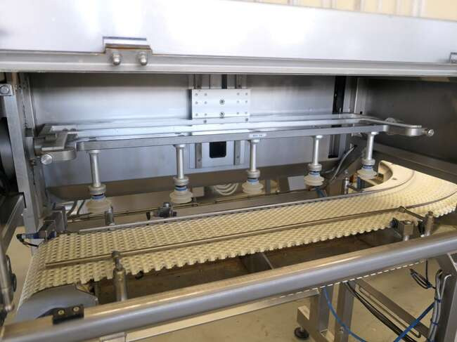 Tramper filling- and traysealing line GMD99-2 - Csomagológép: 5 kép. Tramper filling- and traysealing line GMD99-2 - Csomagológép: 5 kép.