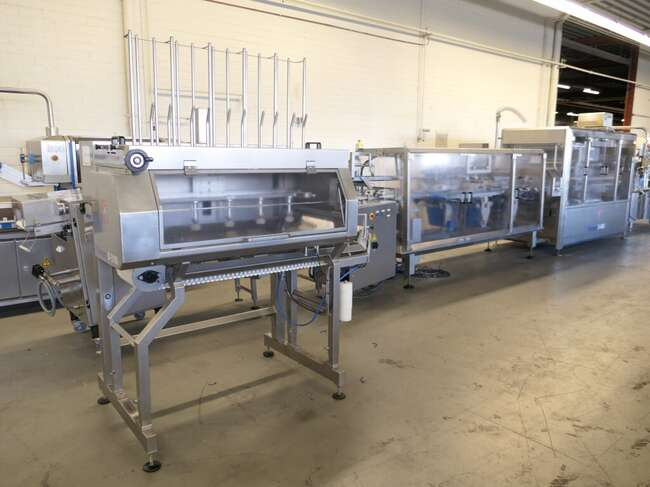 Tramper filling- and traysealing line GMD99-2 - Csomagológép: 1 kép. Tramper filling- and traysealing line GMD99-2 - Csomagológép: 1 kép.