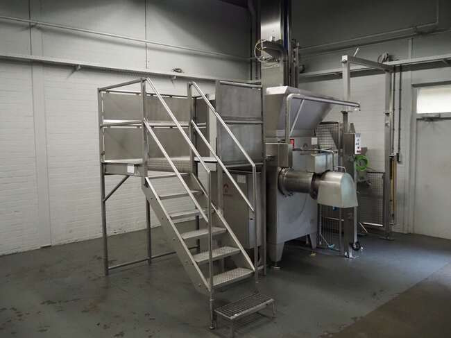 Wolfking grinder C250UNI - Élelmiszer-feldolgozó gép: 1 kép. Wolfking grinder C250UNI - Élelmiszer-feldolgozó gép: 1 kép.