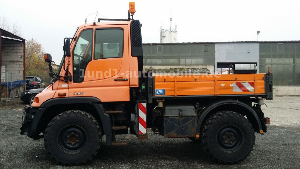 Unimog U 300 Kipper Zugmaschine Kommunalhydraulik U 500 400 U 300 Kipper Zugmaschine Kommunalhydraulik U 500 400 - Többcélú/ Speciális jármű: 5 kép. Unimog U 300 Kipper Zugmaschine Kommunalhydraulik U 500 400 U 300 Kipper Zugmaschine Kommunalhydraulik U 500 400 - Többcélú/ Speciális jármű: 5 kép.