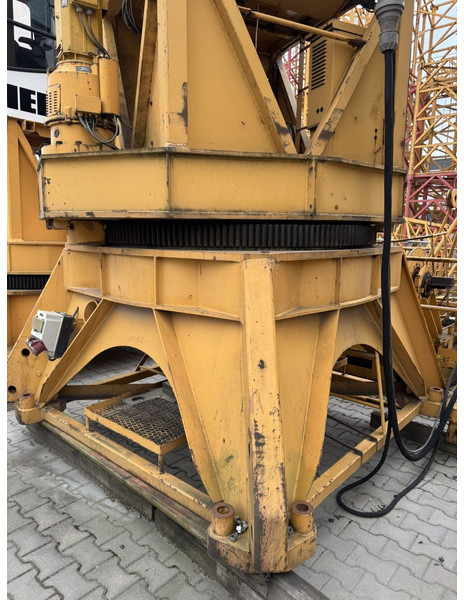 Liebherr 112EC-H/185 complete top part - Toronydaru: 3 kép. Liebherr 112EC-H/185 complete top part - Toronydaru: 3 kép.