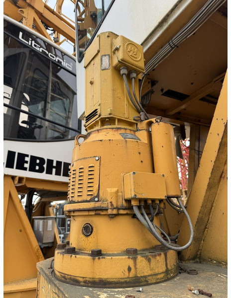 Liebherr 112EC-H/185 complete top part - Toronydaru: 4 kép. Liebherr 112EC-H/185 complete top part - Toronydaru: 4 kép.
