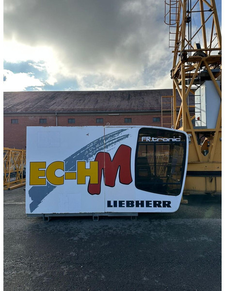 Liebherr 132EC-HM6, 60m jib, 2006yom - Toronydaru: 1 kép. Liebherr 132EC-HM6, 60m jib, 2006yom - Toronydaru: 1 kép.