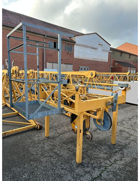 Liebherr 132EC-HM6, 60m jib, 2006yom - Toronydaru: 3 kép. Liebherr 132EC-HM6, 60m jib, 2006yom - Toronydaru: 3 kép.