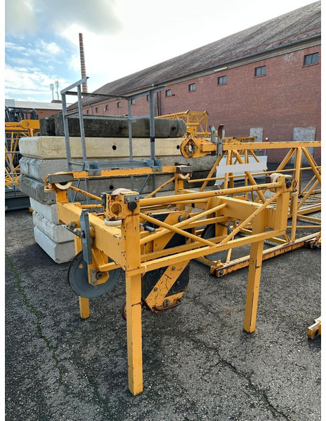 Liebherr 132EC-HM6, 60m jib, 2006yom - Toronydaru: 2 kép. Liebherr 132EC-HM6, 60m jib, 2006yom - Toronydaru: 2 kép.