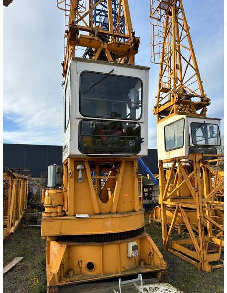 Liebherr 140EC-H6 - Toronydaru: 1 kép. Liebherr 140EC-H6 - Toronydaru: 1 kép.