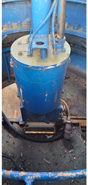 Liebherr 180EC-H 40m jib slewing part / good price - Toronydaru: 4 kép. Liebherr 180EC-H 40m jib slewing part / good price - Toronydaru: 4 kép.