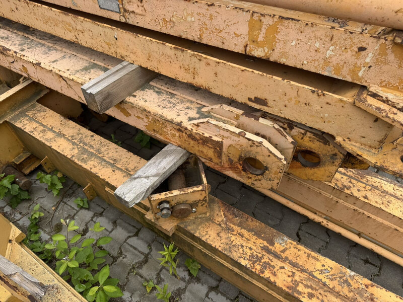 Liebherr 185/200HC Undercarriage 6x6 + 2x A block - Toronydaru: 4 kép. Liebherr 185/200HC Undercarriage 6x6 + 2x A block - Toronydaru: 4 kép.