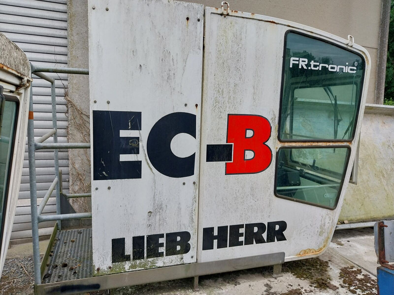 Liebherr 71EC-B5 cabin/radio stering - Toronydaru: 5 kép. Liebherr 71EC-B5 cabin/radio stering - Toronydaru: 5 kép.