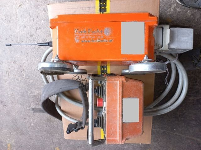 Liebherr crane radio control HBC FSE 524 / FST 722 - Toronydaru: 4 kép. Liebherr crane radio control HBC FSE 524 / FST 722 - Toronydaru: 4 kép.