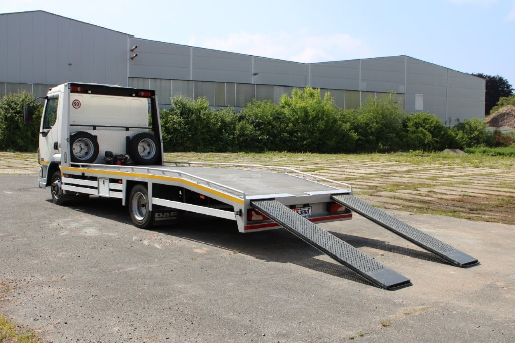 DAF FA LF 45.130 ODTAHOVÉ VOZIDLO - Vontató: 5 kép. DAF FA LF 45.130 ODTAHOVÉ VOZIDLO - Vontató: 5 kép.