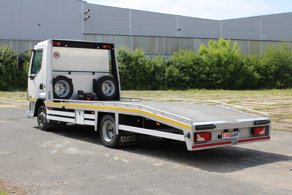 DAF FA LF 45.130 ODTAHOVÉ VOZIDLO - Vontató: 4 kép. DAF FA LF 45.130 ODTAHOVÉ VOZIDLO - Vontató: 4 kép.