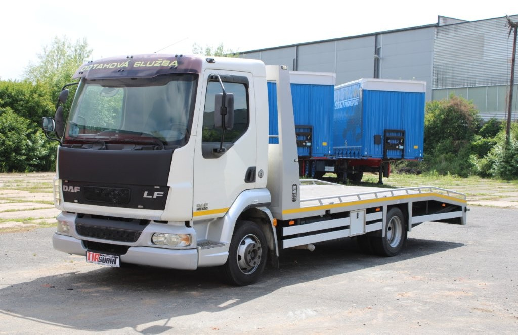DAF FA LF 45.130 ODTAHOVÉ VOZIDLO - Vontató: 2 kép. DAF FA LF 45.130 ODTAHOVÉ VOZIDLO - Vontató: 2 kép.