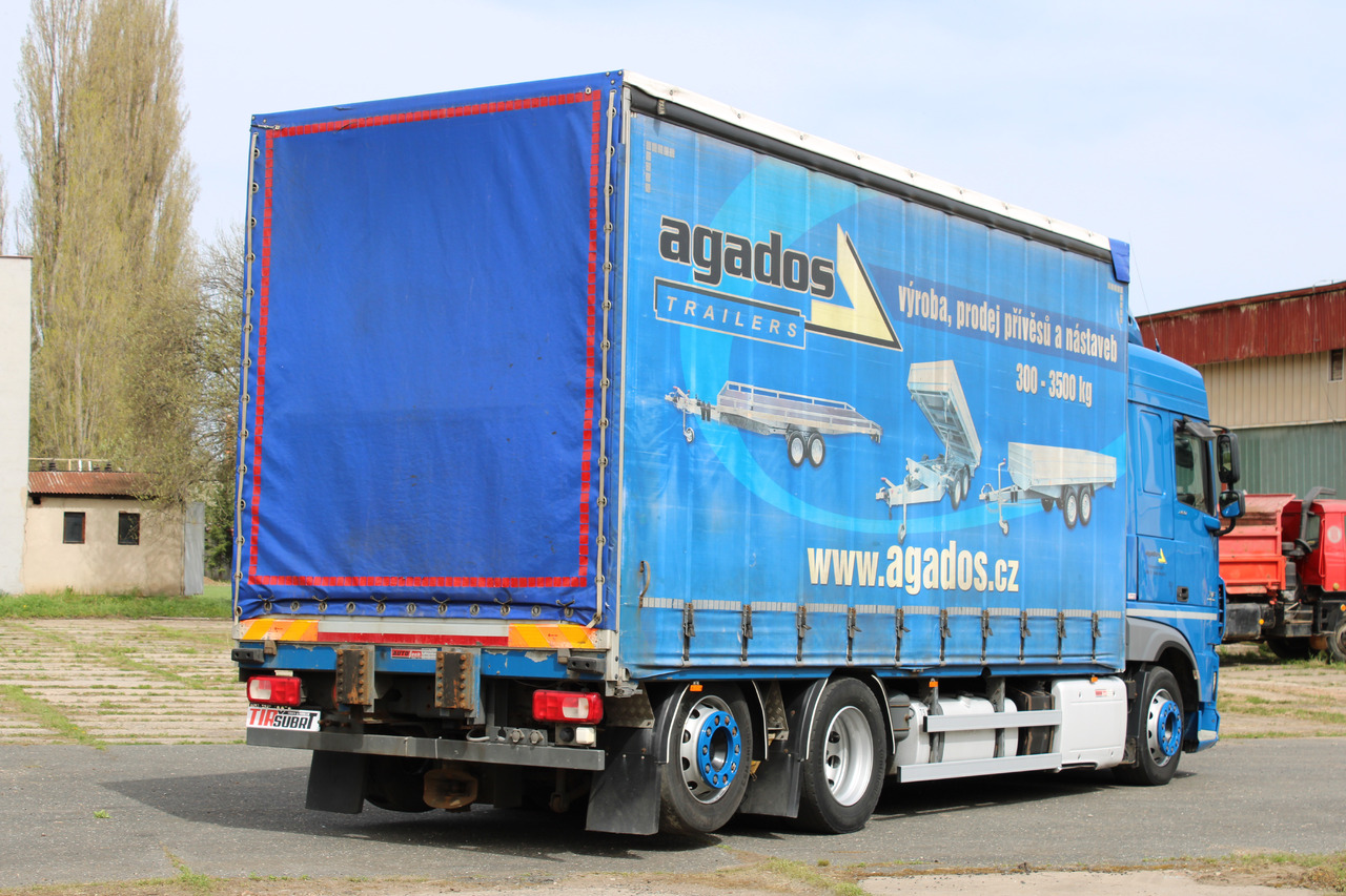 DAF XF 460 FAR - Ponyvás teherautó: 4 kép. DAF XF 460 FAR - Ponyvás teherautó: 4 kép.