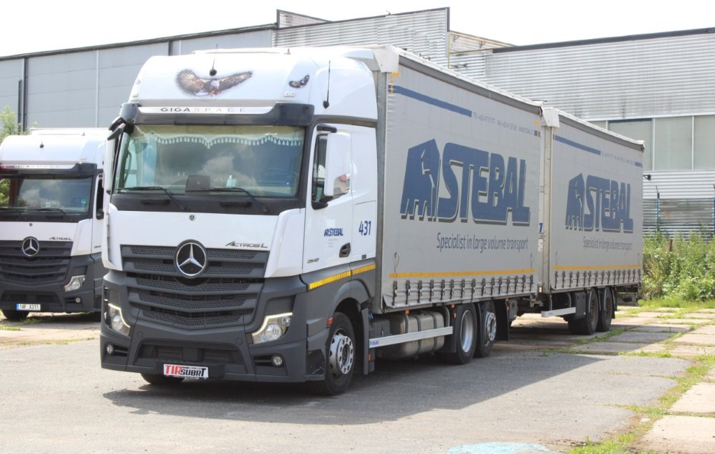 Mercedes-Benz Actros 2542 NAVIGACE + PANAV TVK 18 M (8,20m x 2,4 - Ponyvás teherautó, Ponyvás pótkocsi: 2 kép. Mercedes-Benz Actros 2542 NAVIGACE + PANAV TVK 18 M (8,20m x 2,4 - Ponyvás teherautó, Ponyvás pótkocsi: 2 kép.
