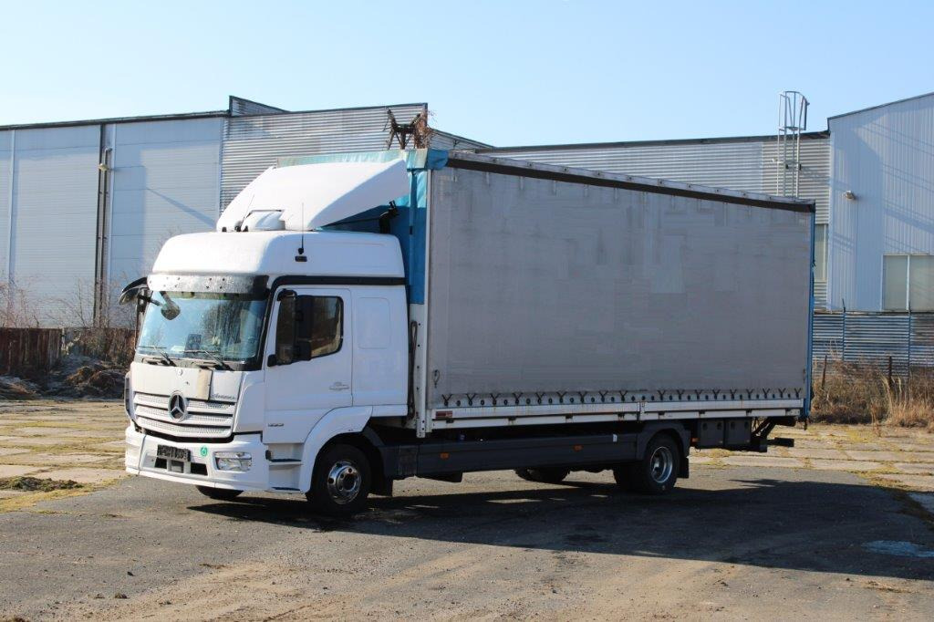 Mercedes-Benz Atego 1223 - Ponyvás teherautó: 4 kép. Mercedes-Benz Atego 1223 - Ponyvás teherautó: 4 kép.