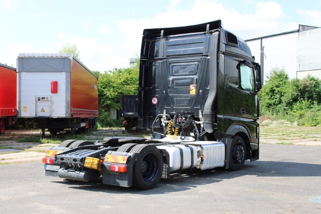 Mercedes-Benz ACTROS 1848, LOWDECK - Nyergesvontató: 3 kép. Mercedes-Benz ACTROS 1848, LOWDECK - Nyergesvontató: 3 kép.