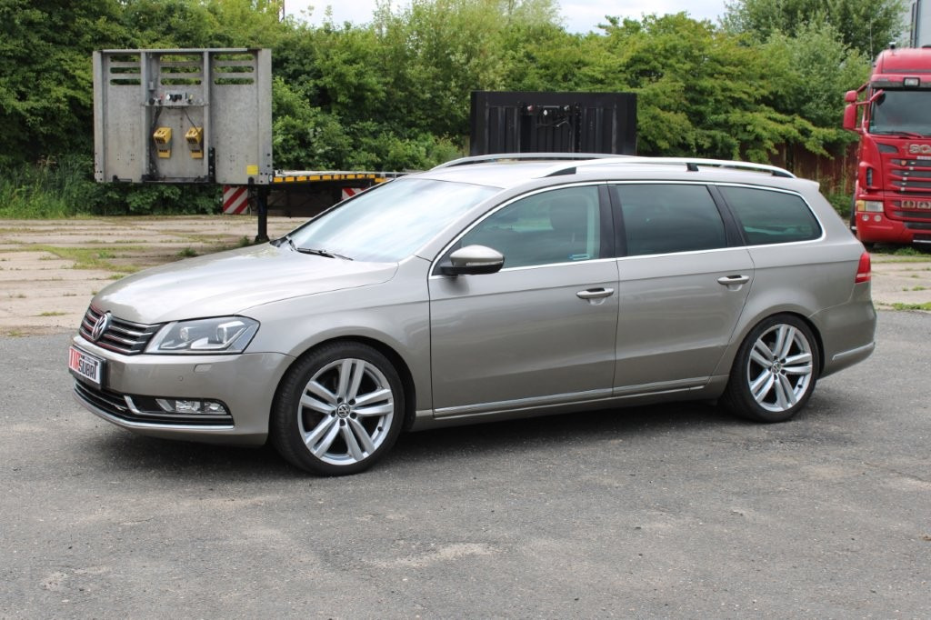 Volkswagen Passat Variant, 2.0TDI (není možný odpočet DPH) - Kombi: 3 kép. Volkswagen Passat Variant, 2.0TDI (není možný odpočet DPH) - Kombi: 3 kép.