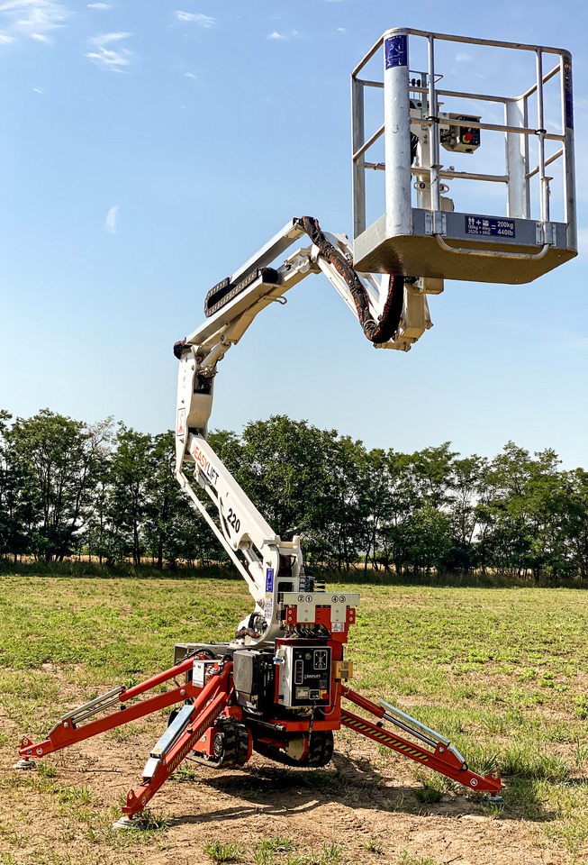 Easylift R130 - Személyemelő: 2 kép. Easylift R130 - Személyemelő: 2 kép.