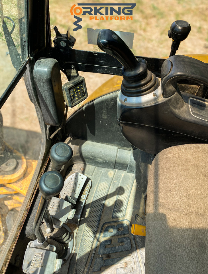 JCB 8030 ZTS - Minikotró: 5 kép. JCB 8030 ZTS - Minikotró: 5 kép.
