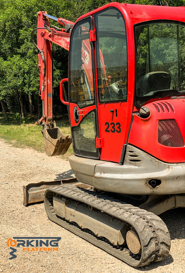 JCB 8035 ZTS - Minikotró: 2 kép. JCB 8035 ZTS - Minikotró: 2 kép.