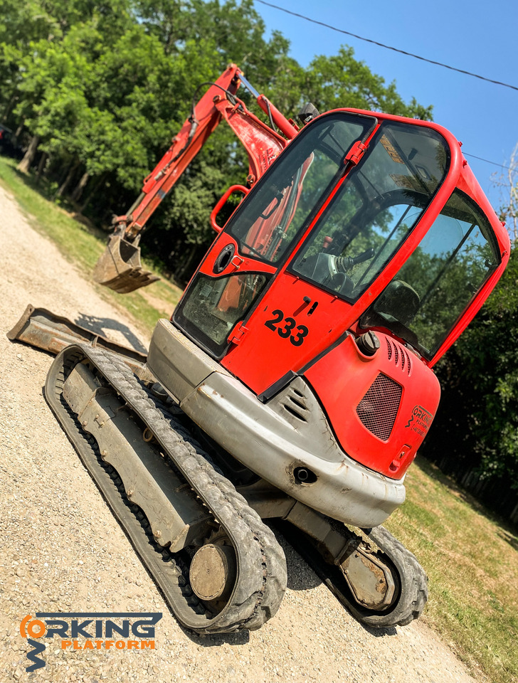 JCB 8035 ZTS - Minikotró: 4 kép. JCB 8035 ZTS - Minikotró: 4 kép.