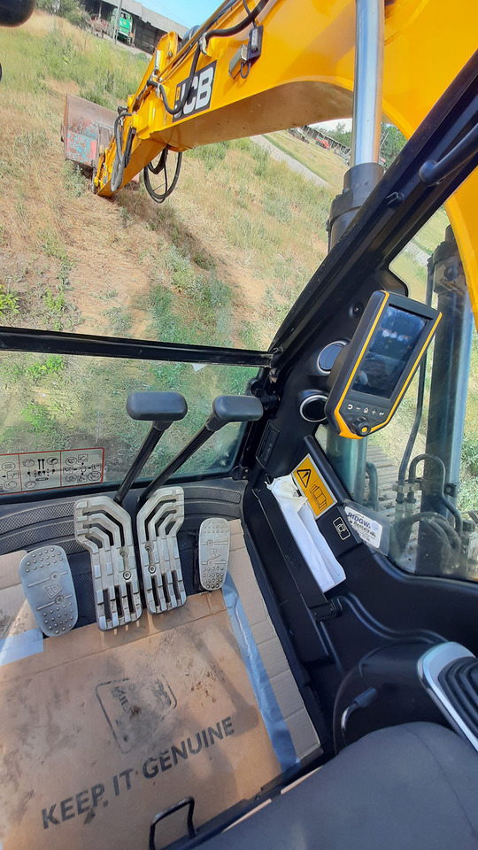 JCB JS131LC - Kotrógép: 4 kép. JCB JS131LC - Kotrógép: 4 kép.