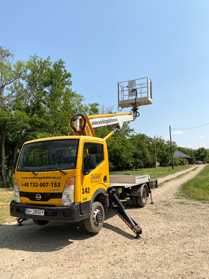 MULTITEL MT182AZ - Emelőkosaras teherautó: 2 kép. MULTITEL MT182AZ - Emelőkosaras teherautó: 2 kép.