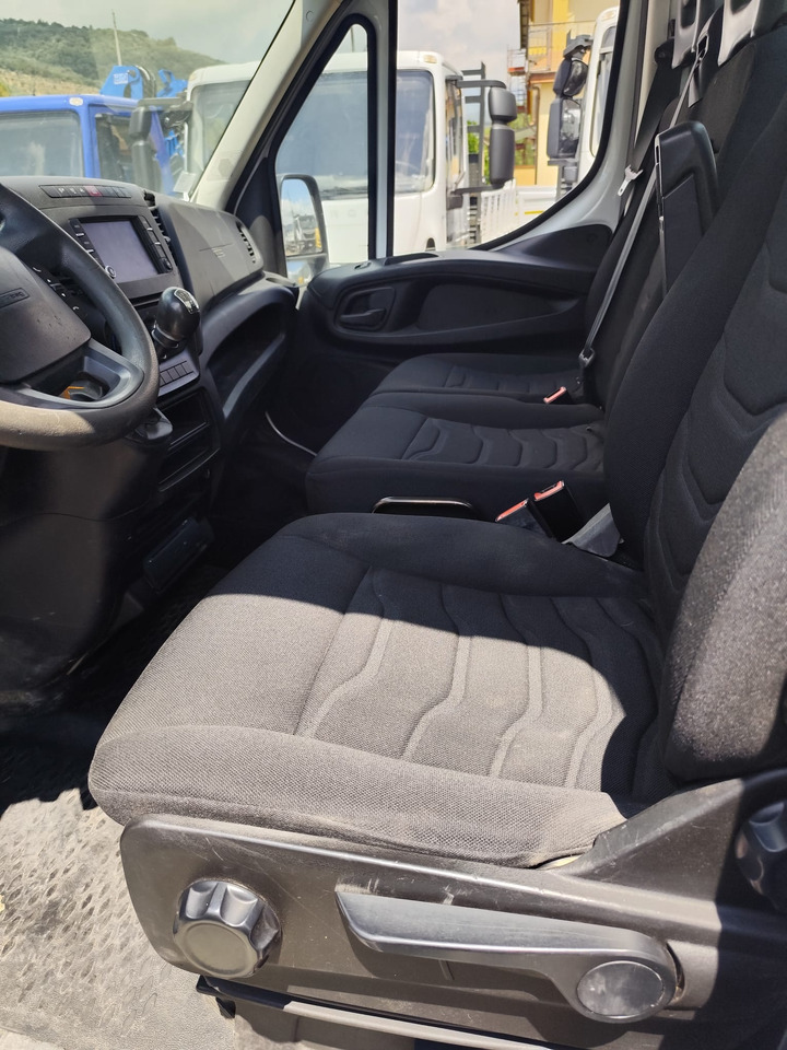 IVECO DAILY 35-130 - Billenőplatós kisteherautó: 4 kép. IVECO DAILY 35-130 - Billenőplatós kisteherautó: 4 kép.