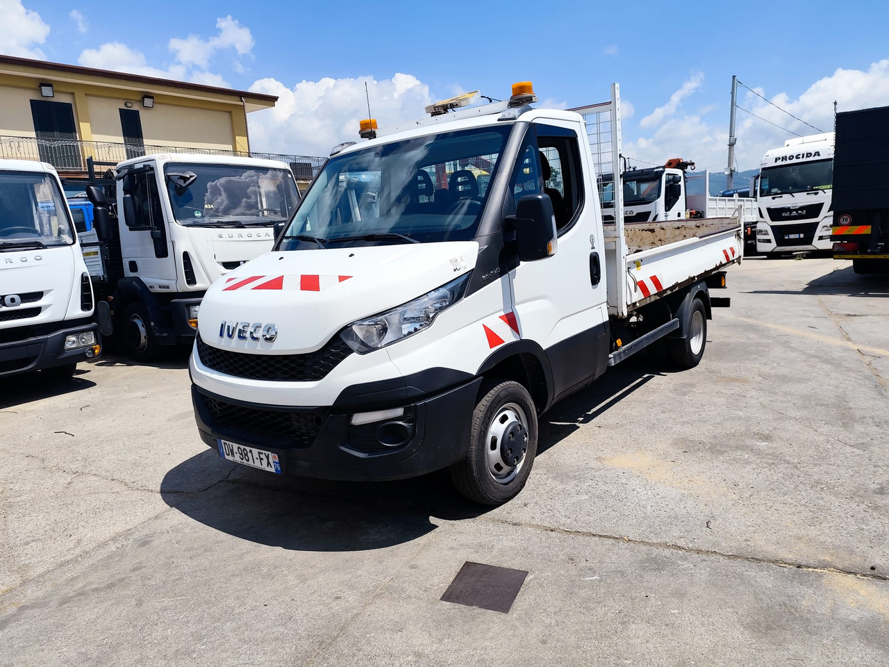 IVECO DAILY 35-130 - Billenőplatós kisteherautó: 1 kép. IVECO DAILY 35-130 - Billenőplatós kisteherautó: 1 kép.