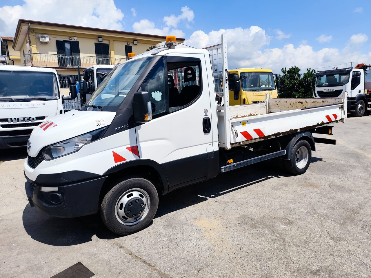 IVECO DAILY 35-130 - Billenőplatós kisteherautó: 3 kép. IVECO DAILY 35-130 - Billenőplatós kisteherautó: 3 kép.