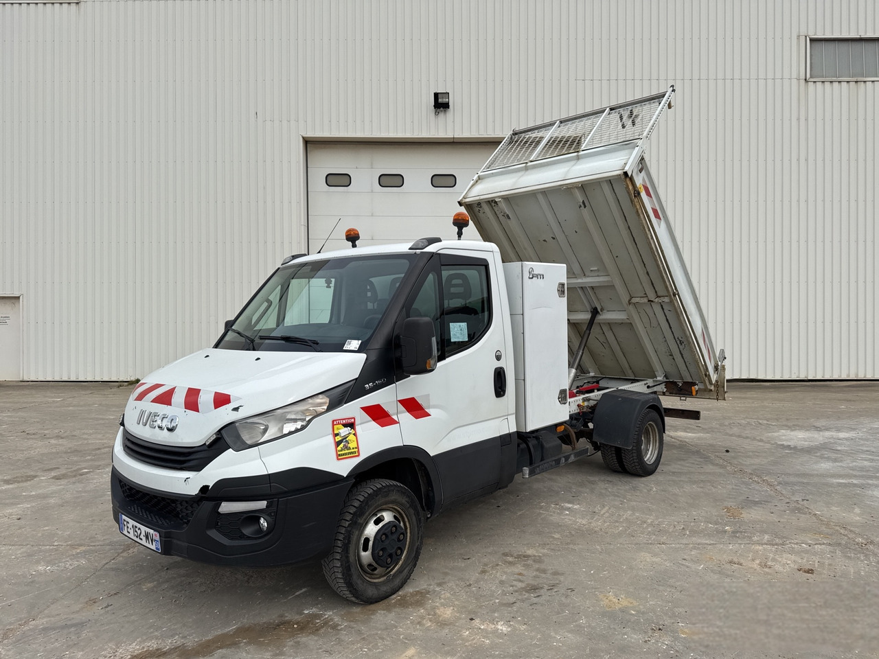 IVECO DAILY 35-150 - Billenőplatós kisteherautó: 2 kép. IVECO DAILY 35-150 - Billenőplatós kisteherautó: 2 kép.