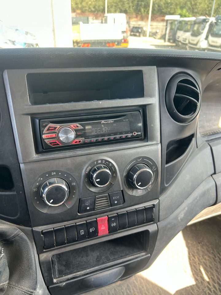 IVECO DAILY 35C13 - Billenőplatós kisteherautó: 4 kép. IVECO DAILY 35C13 - Billenőplatós kisteherautó: 4 kép.
