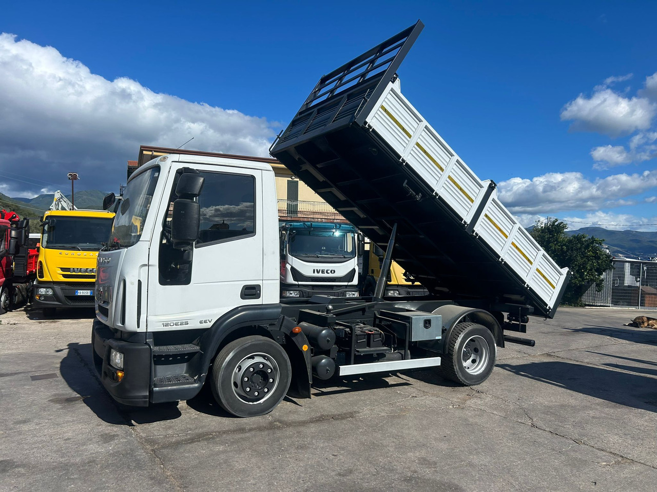 IVECO EUROCARGO 120E25 - Billenőplatós teherautó: 3 kép. IVECO EUROCARGO 120E25 - Billenőplatós teherautó: 3 kép.