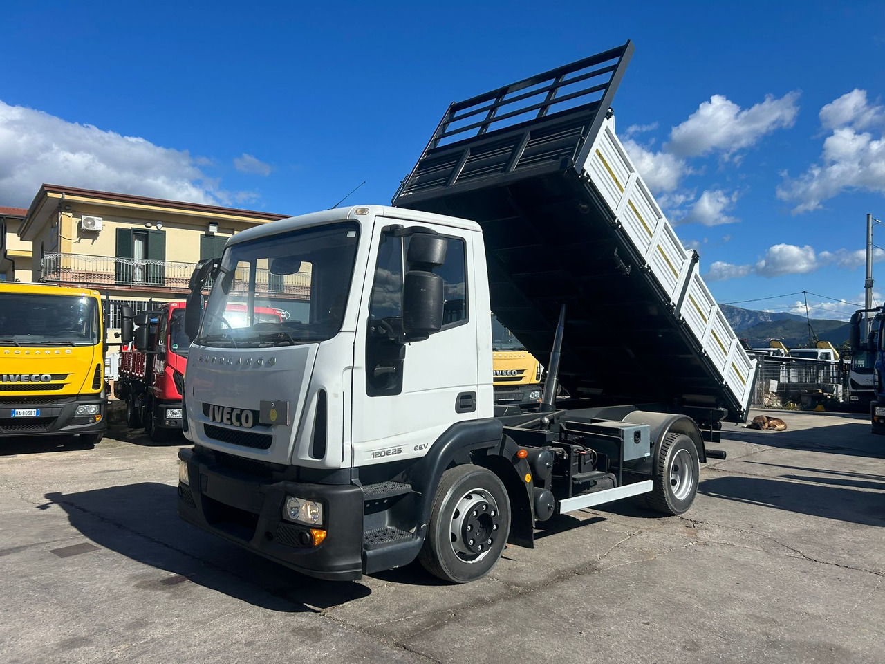 IVECO EUROCARGO 120E25 - Billenőplatós teherautó: 1 kép. IVECO EUROCARGO 120E25 - Billenőplatós teherautó: 1 kép.