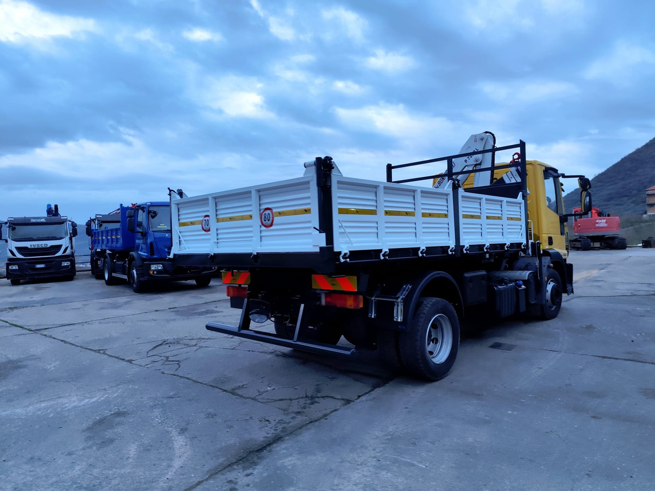 Darus autó, Billenőplatós teherautó IVECO EUROCARGO 120E28P: 41 kép.