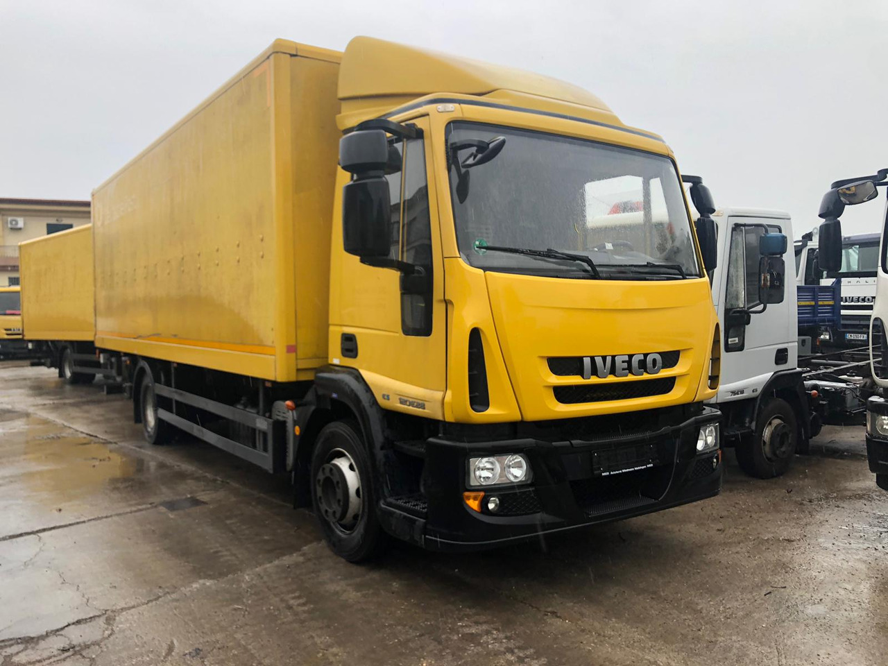 IVECO EUROCARGO 120E28P - Alvaz teherautó: 5 kép. IVECO EUROCARGO 120E28P - Alvaz teherautó: 5 kép.