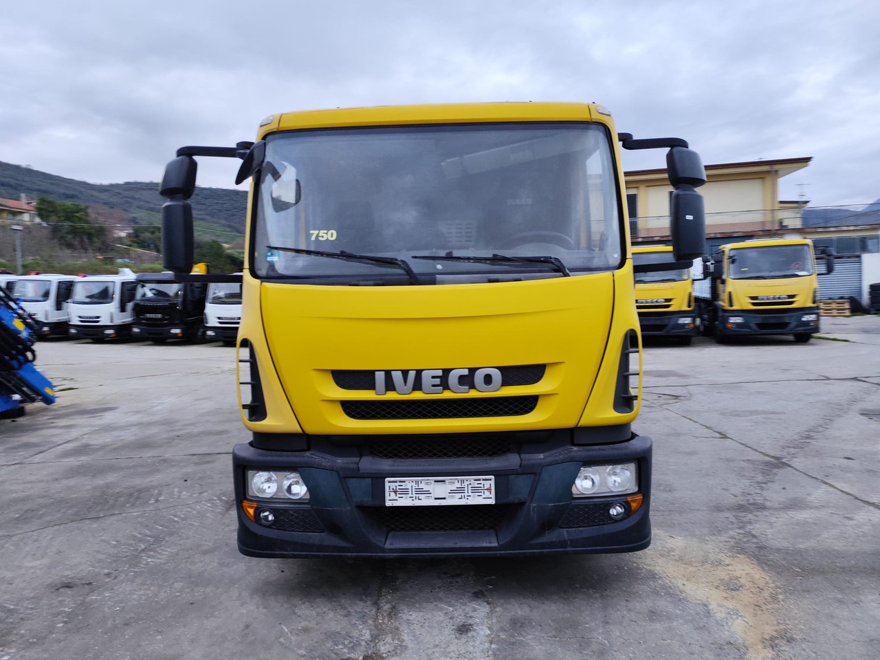 Darus autó, Billenőplatós teherautó IVECO EUROCARGO 120E28P: 46 kép.