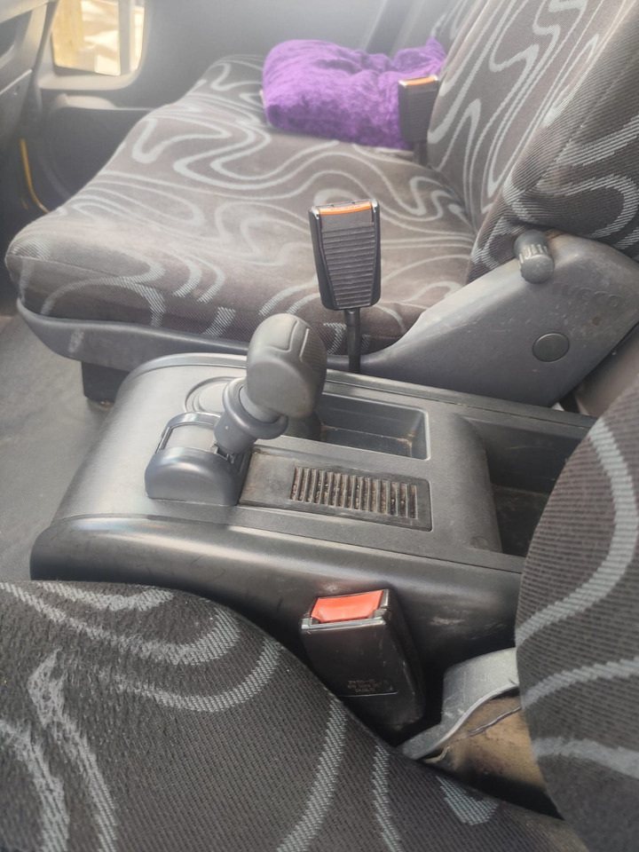 IVECO EUROCARGO 120E28P - Alvaz teherautó: 3 kép. IVECO EUROCARGO 120E28P - Alvaz teherautó: 3 kép.