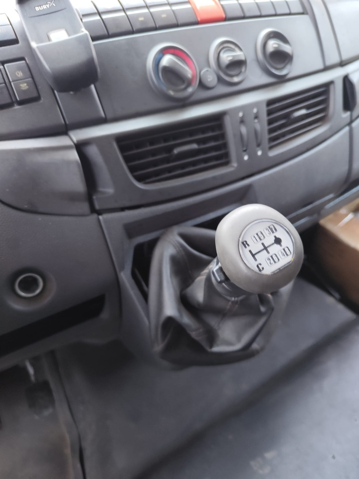 Darus autó, Billenőplatós teherautó IVECO EUROCARGO 120E28P: 7 kép.