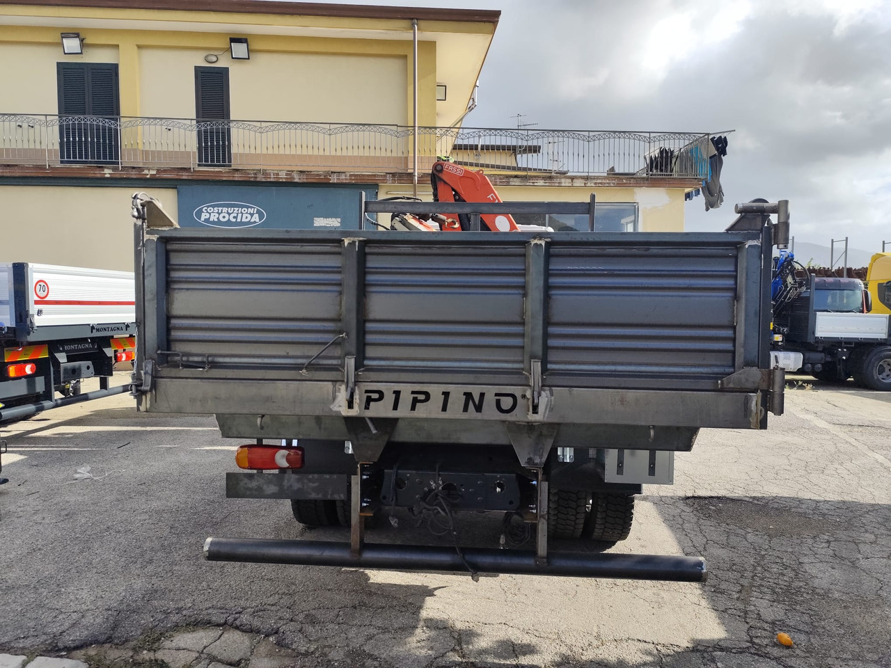 IVECO EUROCARGO 140-250 - Darus autó: 5 kép. IVECO EUROCARGO 140-250 - Darus autó: 5 kép.