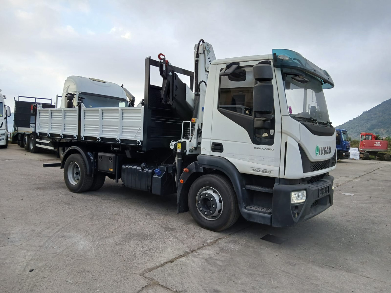 IVECO EUROCARGO 140-250 - Darus autó: 5 kép. IVECO EUROCARGO 140-250 - Darus autó: 5 kép.
