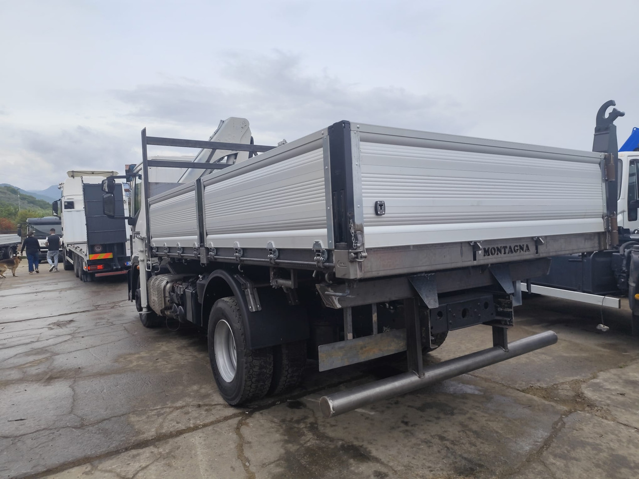 IVECO EUROCARGO 140-250 - Darus autó: 3 kép. IVECO EUROCARGO 140-250 - Darus autó: 3 kép.