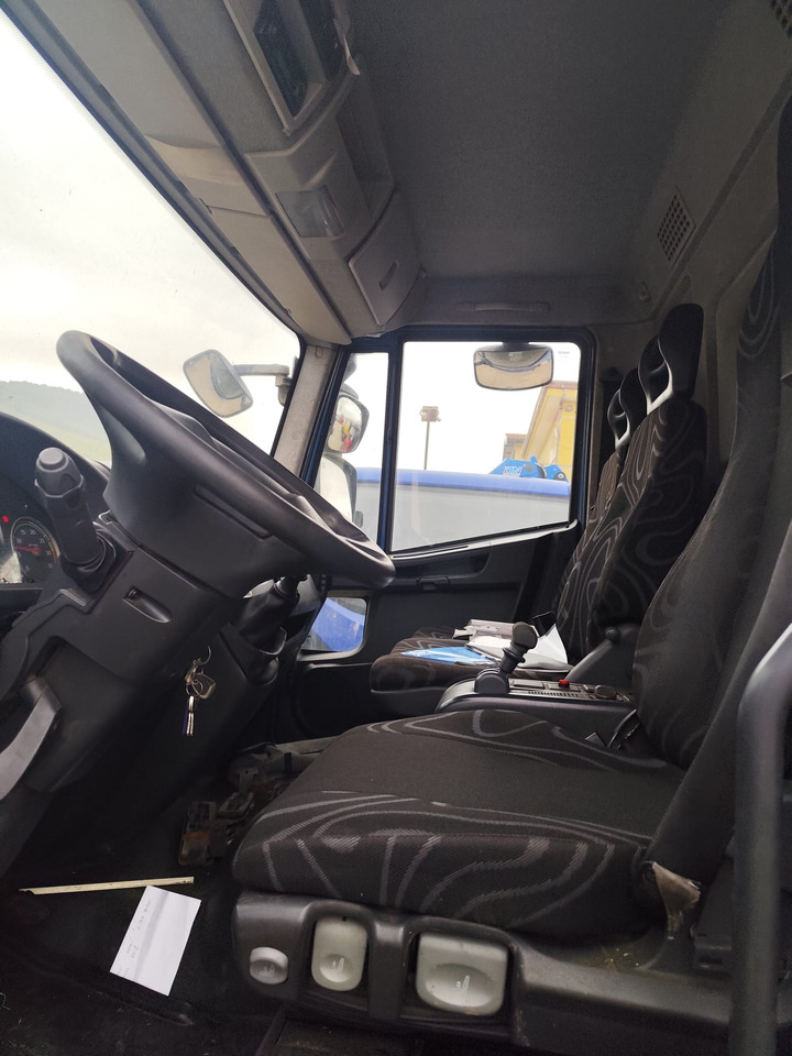 IVECO EUROCARGO 140E25 - Alvaz teherautó: 4 kép. IVECO EUROCARGO 140E25 - Alvaz teherautó: 4 kép.