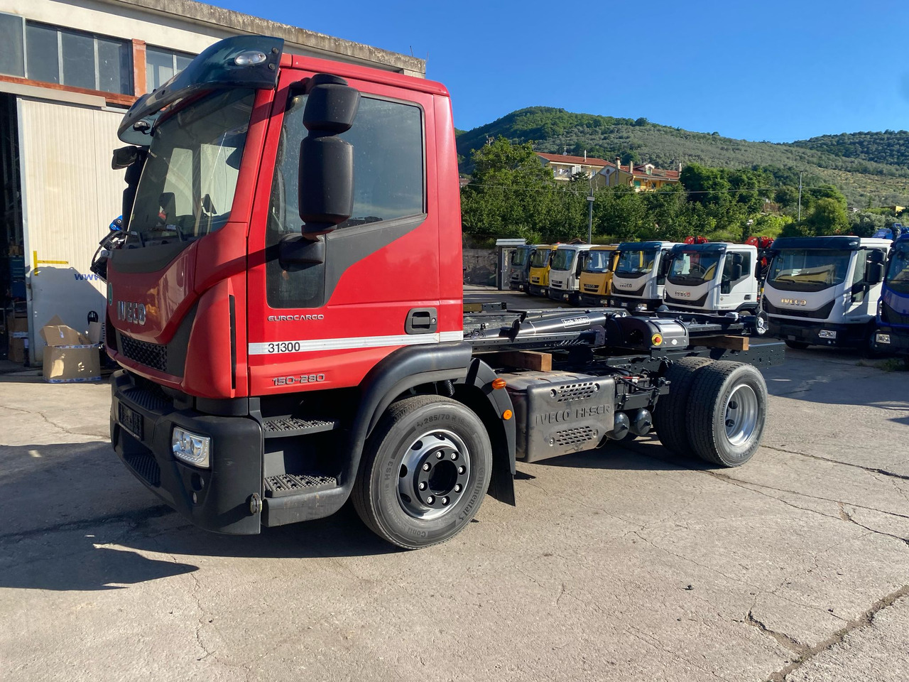 IVECO EUROCARGO 150-280 - Horgos rakodó teherautó: 4 kép. IVECO EUROCARGO 150-280 - Horgos rakodó teherautó: 4 kép.