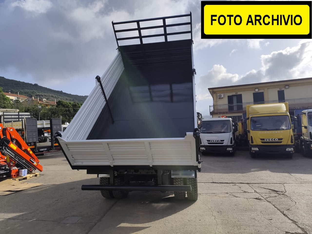 IVECO EUROCARGO 150E25 - Billenőplatós teherautó: 3 kép. IVECO EUROCARGO 150E25 - Billenőplatós teherautó: 3 kép.
